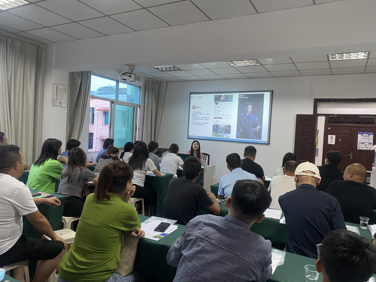 4196885cbe1b45e601fe17ea0029937.jpg 4196885cbe1b45e601fe17ea0029937.jpg